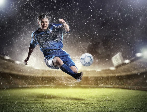 Football player striking the ball — Stock Photo, Image