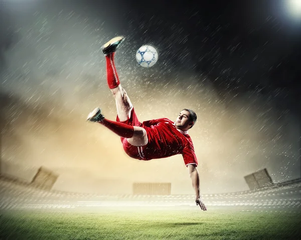 Football player striking the ball — Stock Photo, Image