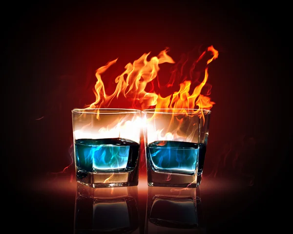 Two glasses of burning emerald absinthe — Stock Photo, Image