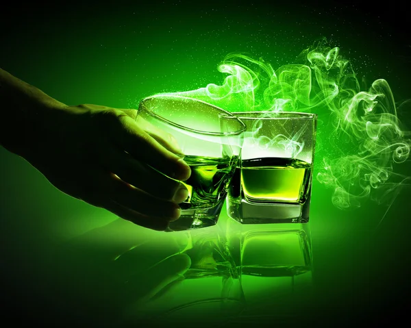 Två glas grön absinth — Stockfoto