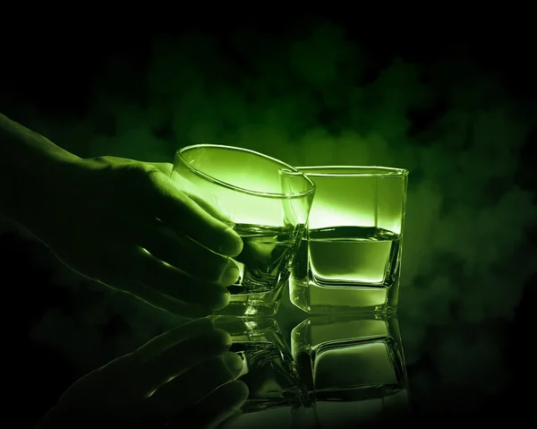 Zwei Gläser grünen Absinth — Stockfoto
