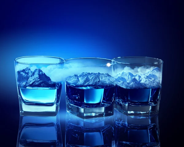 Três copos de líquido azul — Fotografia de Stock