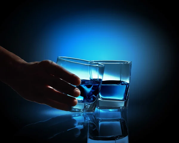 Dois copos de líquido azul — Fotografia de Stock