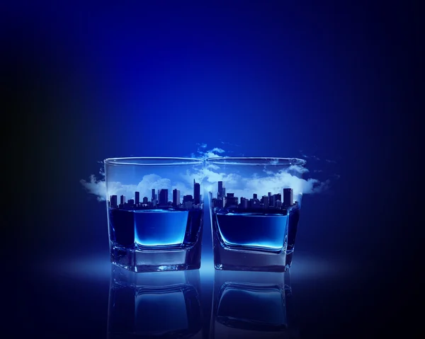 Zwei Gläser blaue Flüssigkeit — Stockfoto