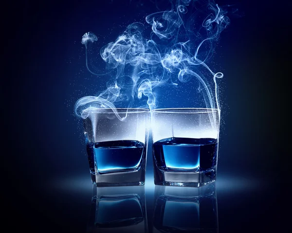 Dvě sklenice Blue koktejl — Stock fotografie