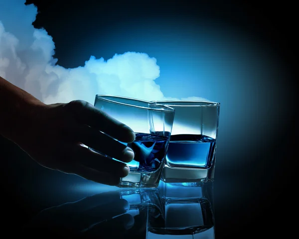 Due bicchieri di liquido blu — Foto Stock