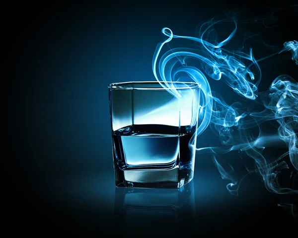 Glas blå cocktail — Stockfoto