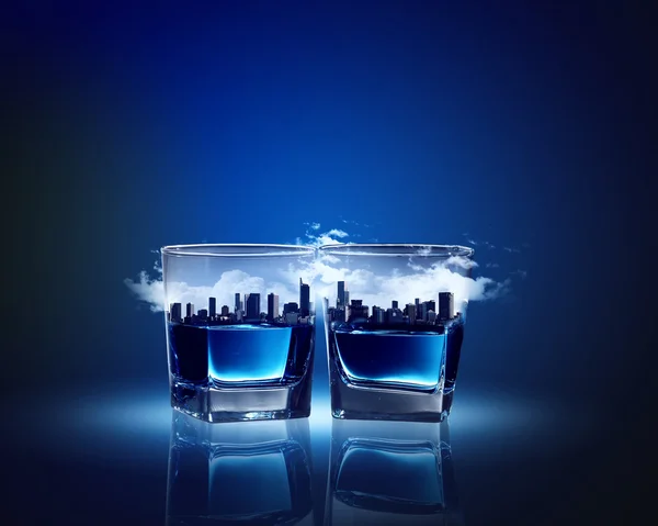 Két pohár kék folyadék — Stock Fotó
