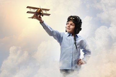 Küçük çocuk pilot şapkası