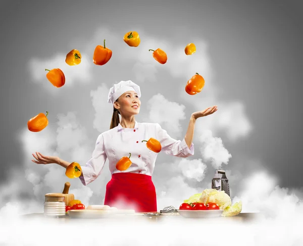 Malabarista cocinera —  Fotos de Stock