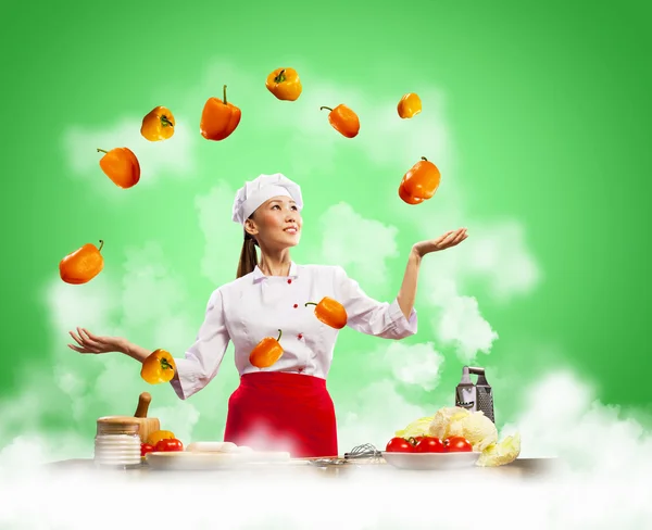 Juggler female cook — Stock Photo, Image