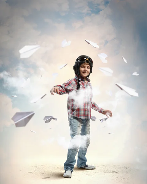 Niño en sombrero de piloto — Foto de Stock