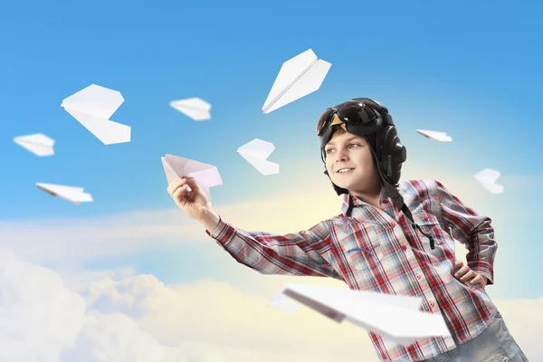 Niño en sombrero de piloto — Foto de Stock