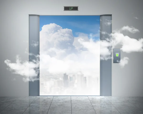 Elevator doors and the natural landscape — 图库照片