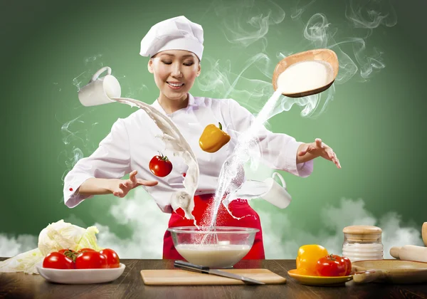 Азіатські жінки, приготування їжі з магії — стокове фото
