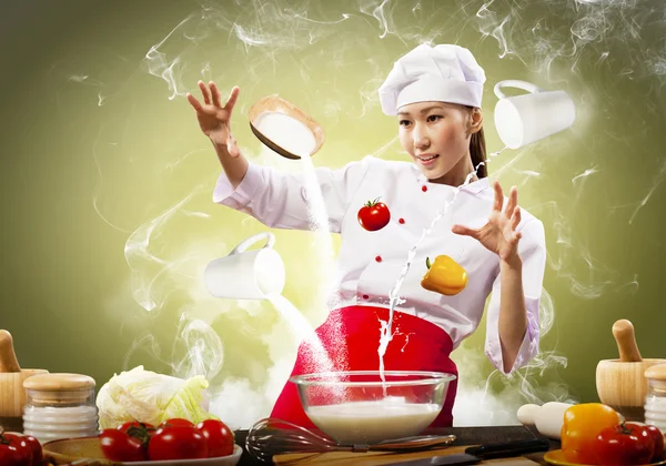 Asiatico femmina cucina con magia — Foto Stock