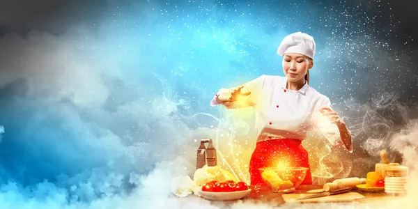 Aziatische vrouw koken met magie — Stockfoto