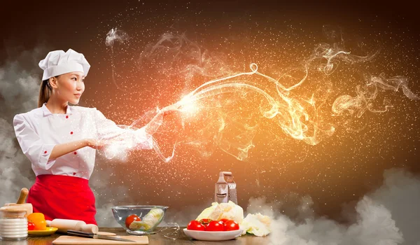 Asiatische weibliche Küche mit Magie — Stockfoto