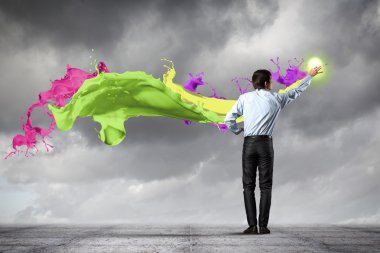 genç adam boyama sıçraması