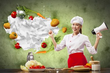 Asyalı kadın aşçı holding megafon