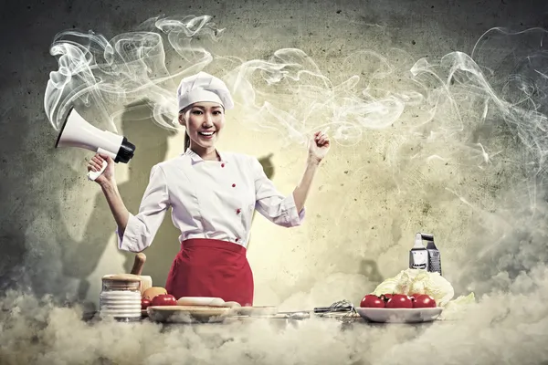 Asiatiska kvinnliga kock anläggning MegaFon — Stockfoto
