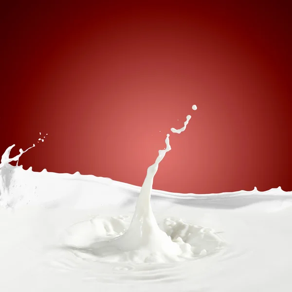 Gieten melk splash — Stockfoto