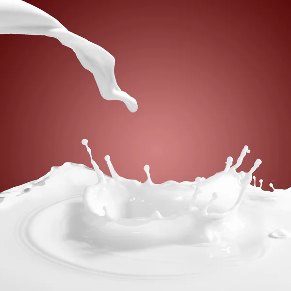 Verter salpicaduras de leche — Foto de Stock