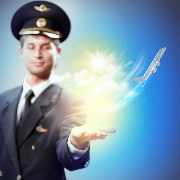 Obrázek pilot s letadlem v ruce — Stock fotografie