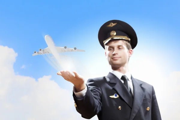 Immagine di pilota con aereo in mano — Foto Stock