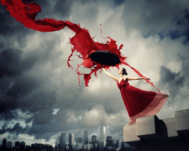 uçan şemsiye ile saten elbise balet