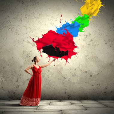 uçan şemsiye ile saten elbise balet