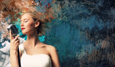 kadın şarkıcı görüntüsü