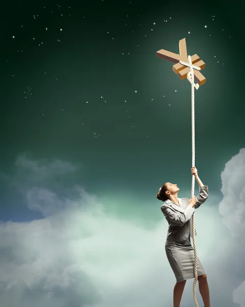 Immagine di una donna d'affari che scala la corda — Foto Stock