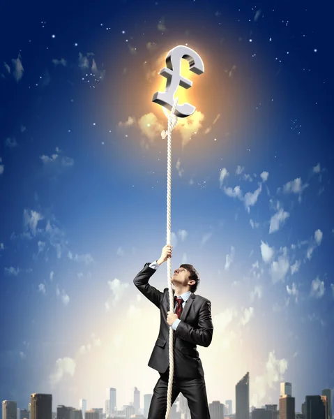 Afbeelding van zakenman klimmen touw — Stockfoto