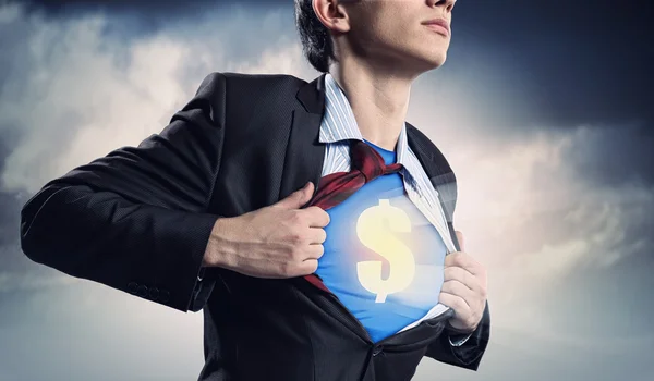 シャツの下にスーパーマンのスーツを示す実業家 — ストック写真