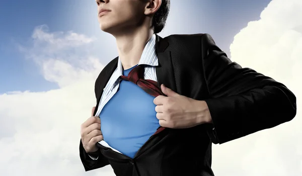 Молодой бизнесмен-супергерой — стоковое фото