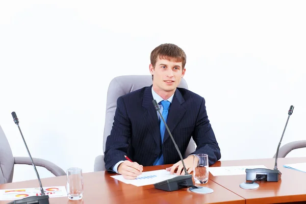 Affärsman vid mötet — Stockfoto