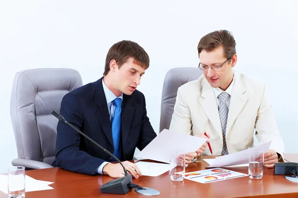 Dois empresários em reunião — Fotografia de Stock