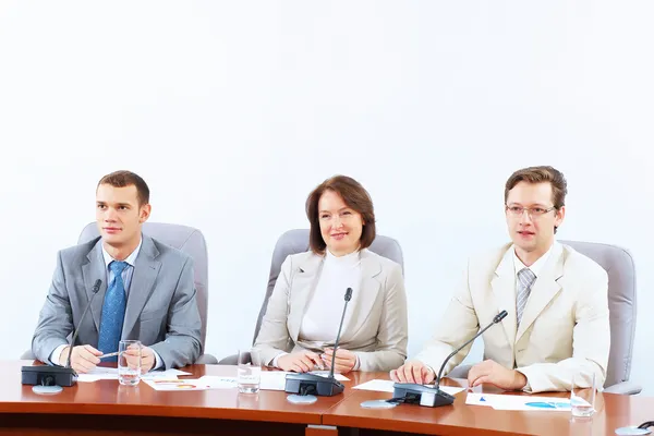 Toplantıda üç iş adamları — Stok fotoğraf