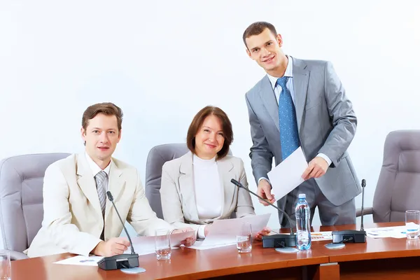 Três empresários em reunião — Fotografia de Stock