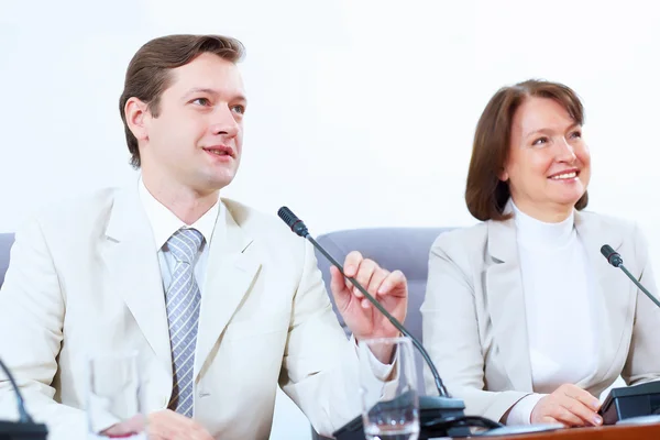 Dos empresarios en la reunión —  Fotos de Stock