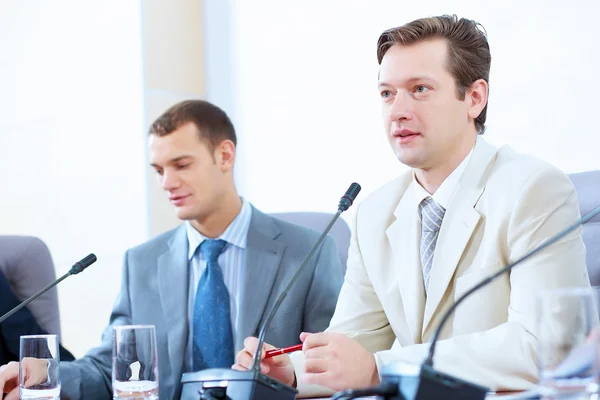 Dos empresarios en la reunión — Foto de Stock