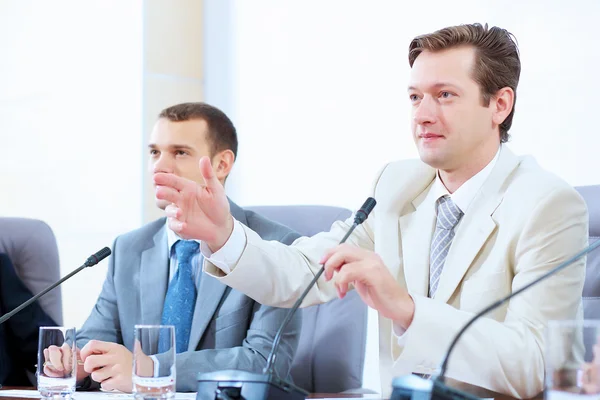 Två företagare vid möte — Stockfoto