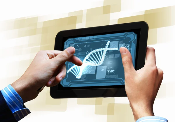 DNA strand på Tablet PC-skärmen — Stockfoto