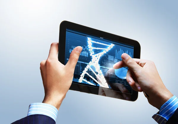 Filamento de ADN en la pantalla de la tableta — Foto de Stock