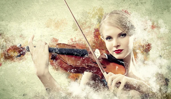 Splendida donna che suona il violino — Foto Stock