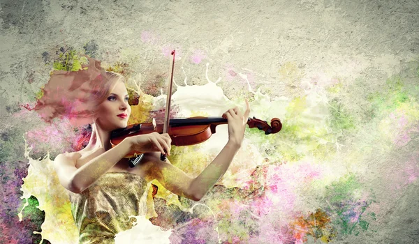 Gorgeous woman playing on violin — Stock Photo, Image