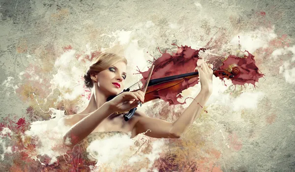 Πανέμορφο γυναίκα που παίζει στο βιολί — Φωτογραφία Αρχείου