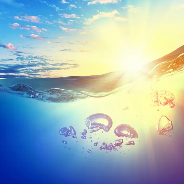 Морська хвиля з бульбашками — стокове фото