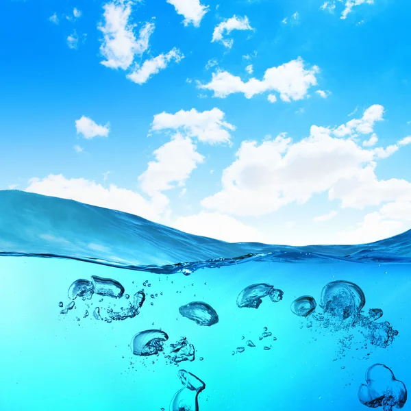 Vague de mer avec bulles — Photo